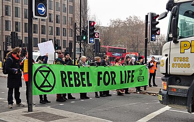 Piena solidarietà ai giovani eco-attivisti colpiti dalla repressione statale, e qualche altra considerazione – m. r.