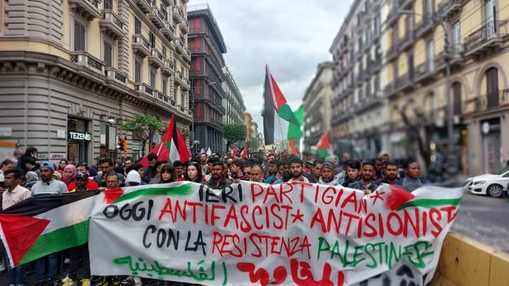 Il 25 aprile a Napoli: l’antifascismo o è anticapitalismo, o non è.