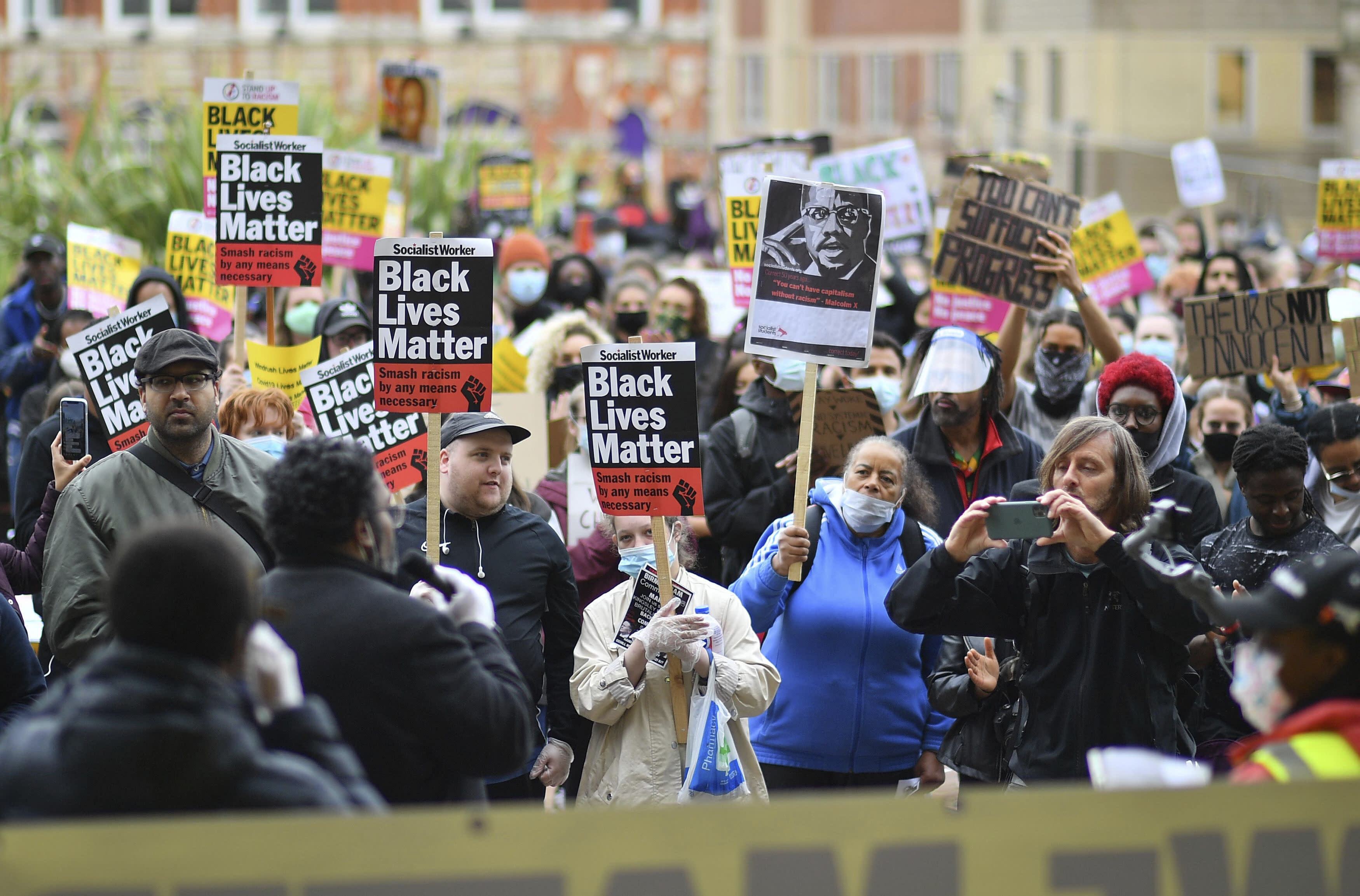 Intervista ad Alex Callinicos sui raid razzisti in Inghilterra, e la risposta anti-razzista (English, italiano)