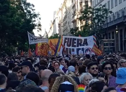 Contro le leggi razziste, misogine e omofobe del governo argentino – Comitato 23 settembre, Prensa obrera