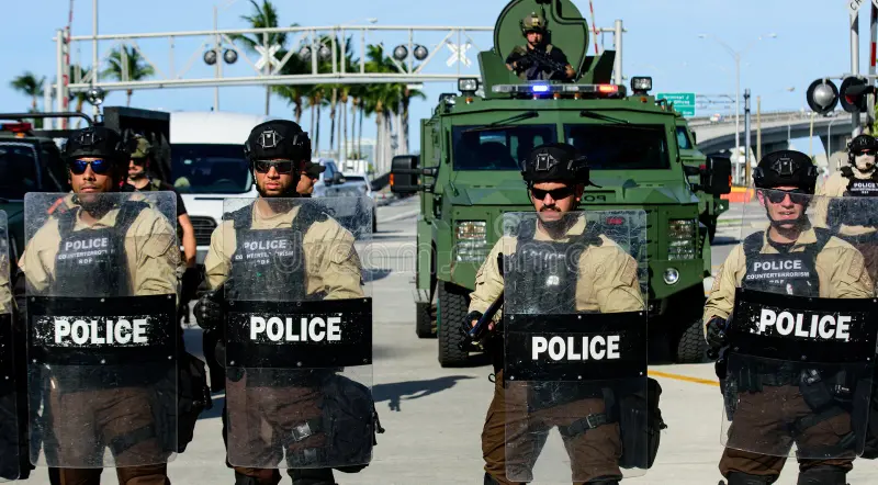 La feroce guerra di Trump&Co. al “nemico interno” – 2. In cammino verso la guerra civile.